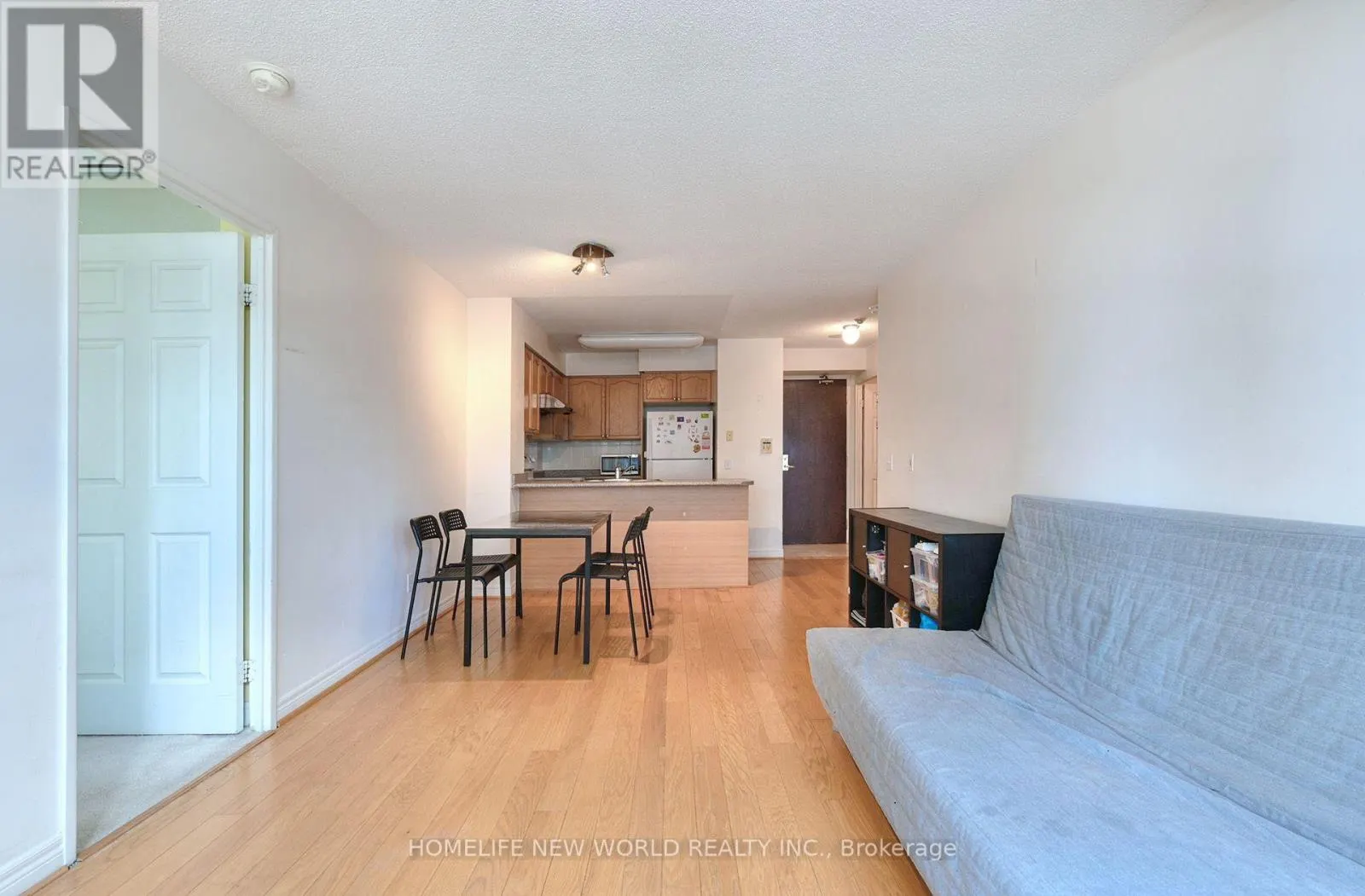 811 - 18 PARKVIEW AVENUE