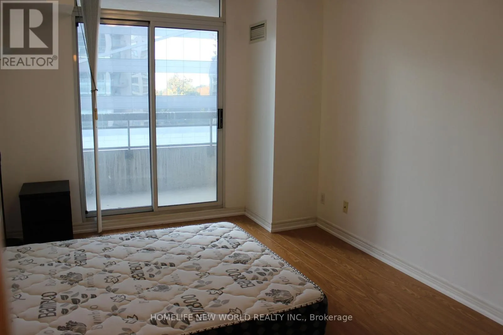 811 - 18 PARKVIEW AVENUE