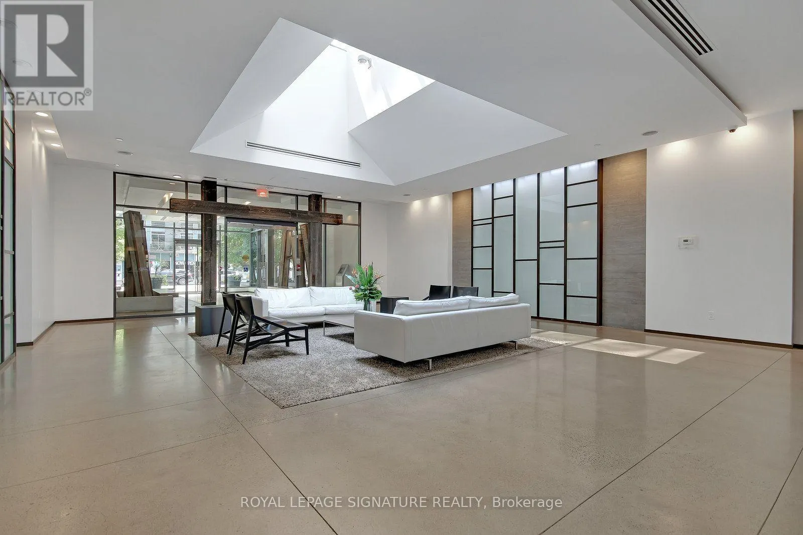 333 - 1030 KING STREET W