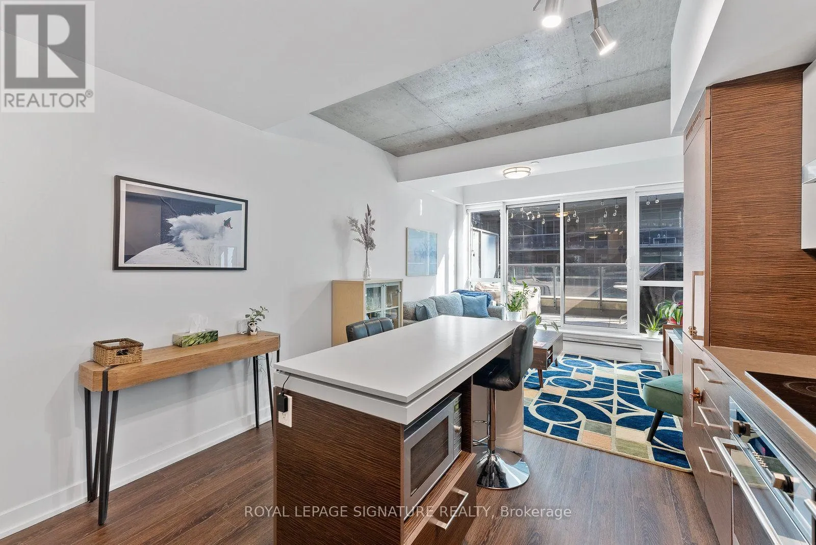 333 - 1030 KING STREET W