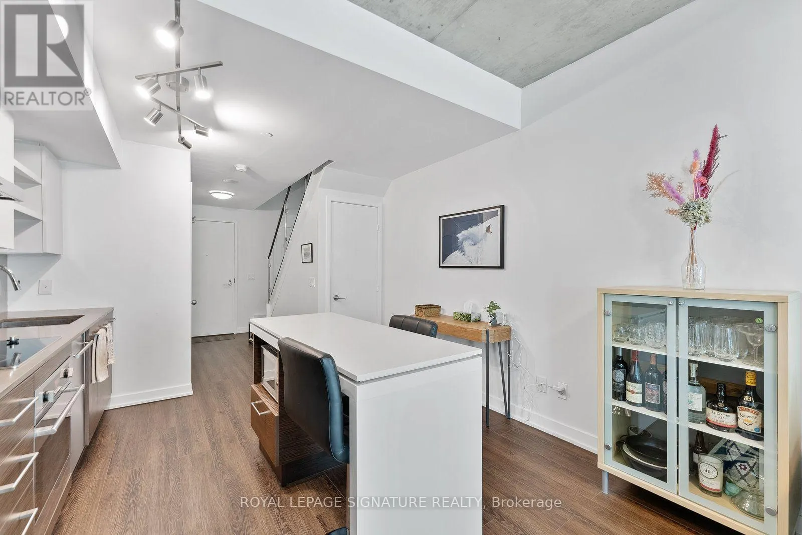 333 - 1030 KING STREET W
