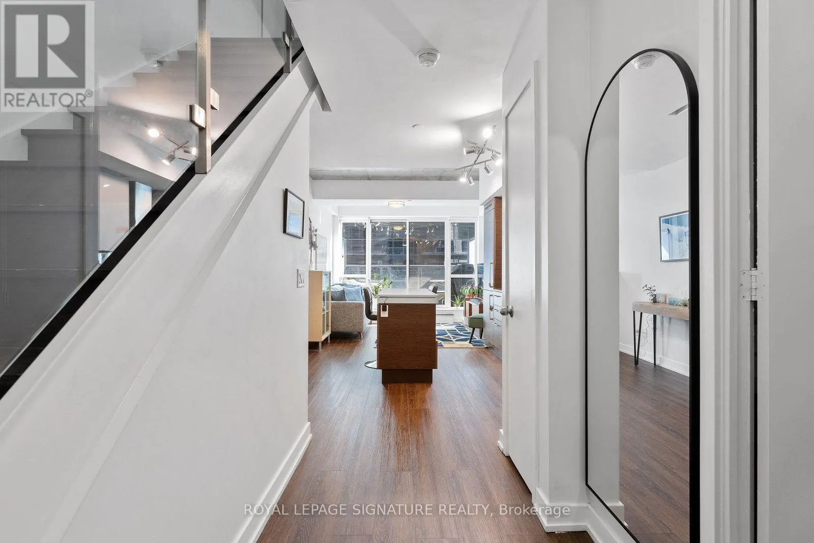 333 - 1030 KING STREET W