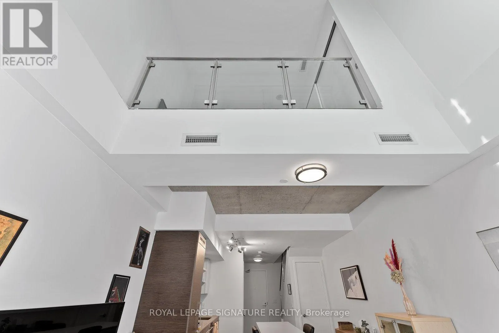 333 - 1030 KING STREET W