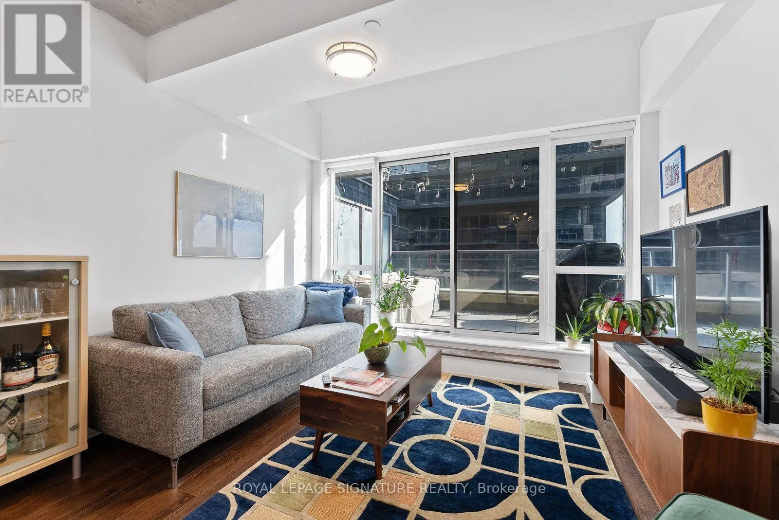 333 - 1030 KING STREET W