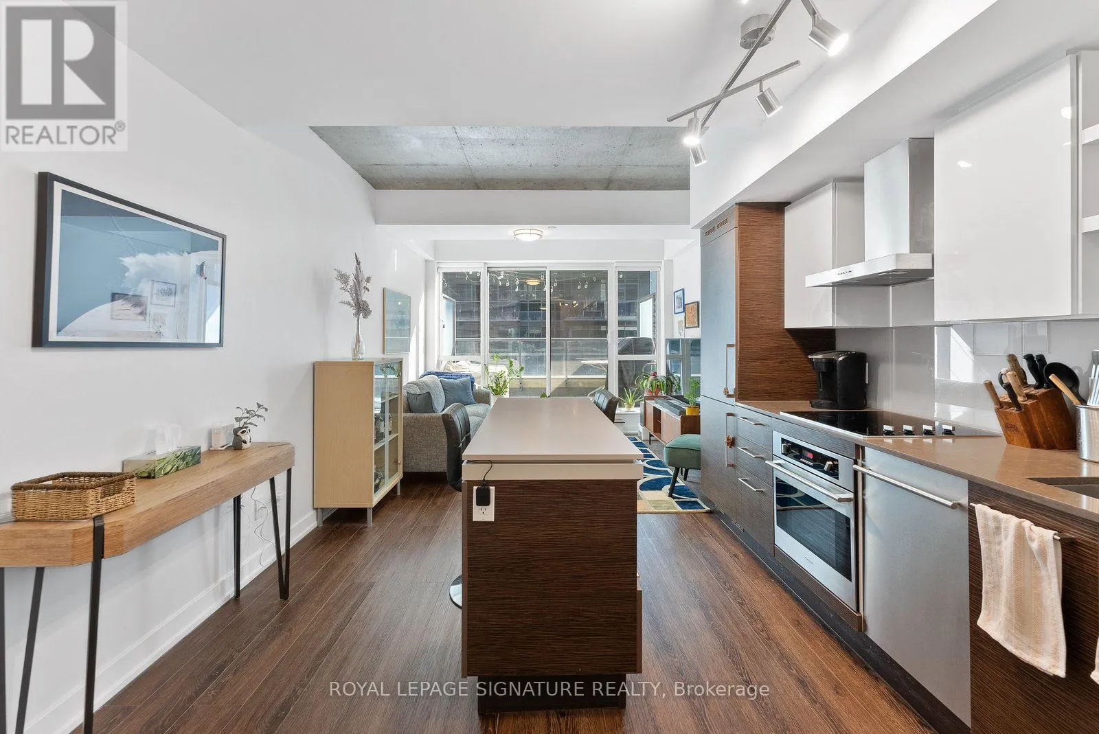 333 - 1030 KING STREET W