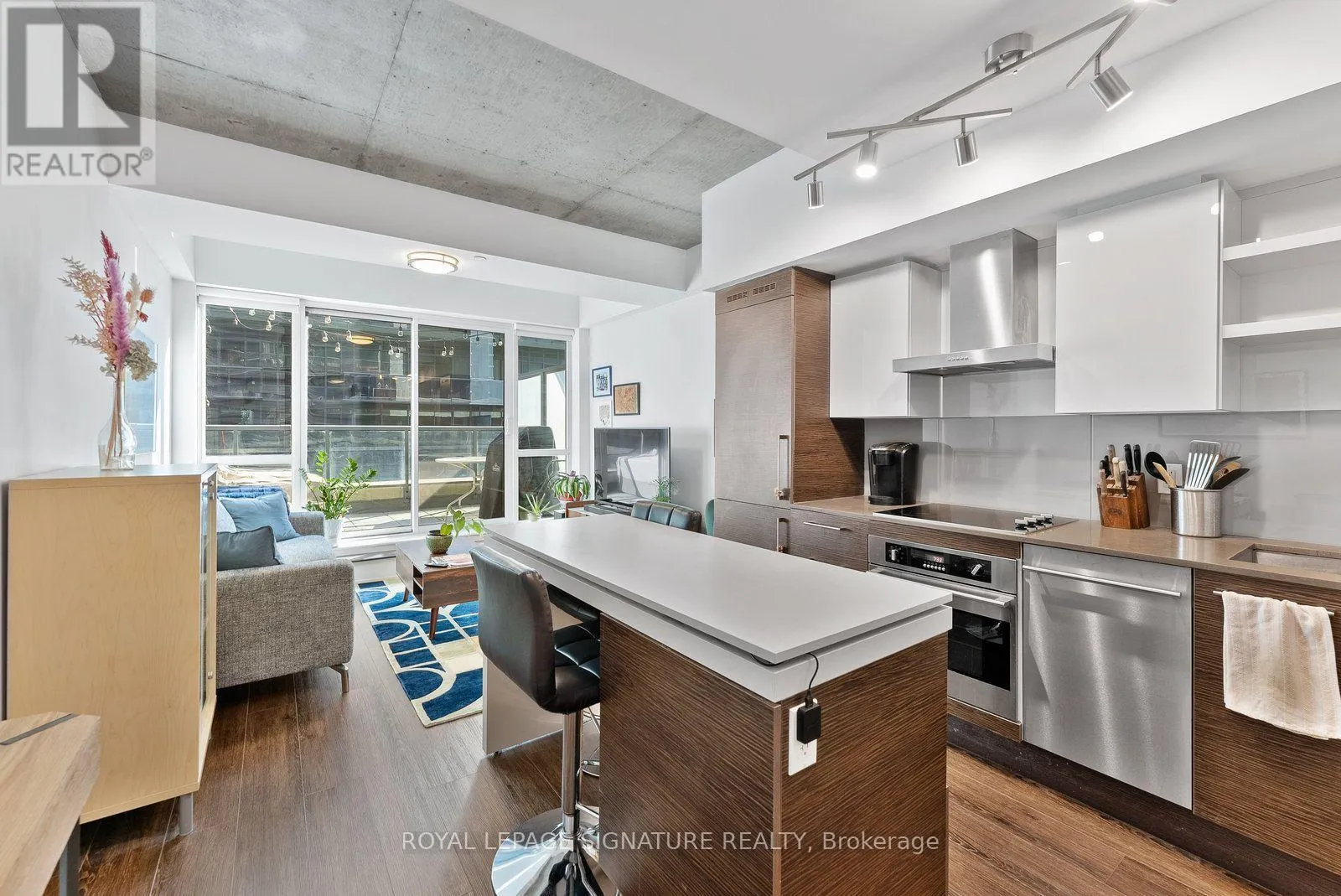 333 - 1030 KING STREET W