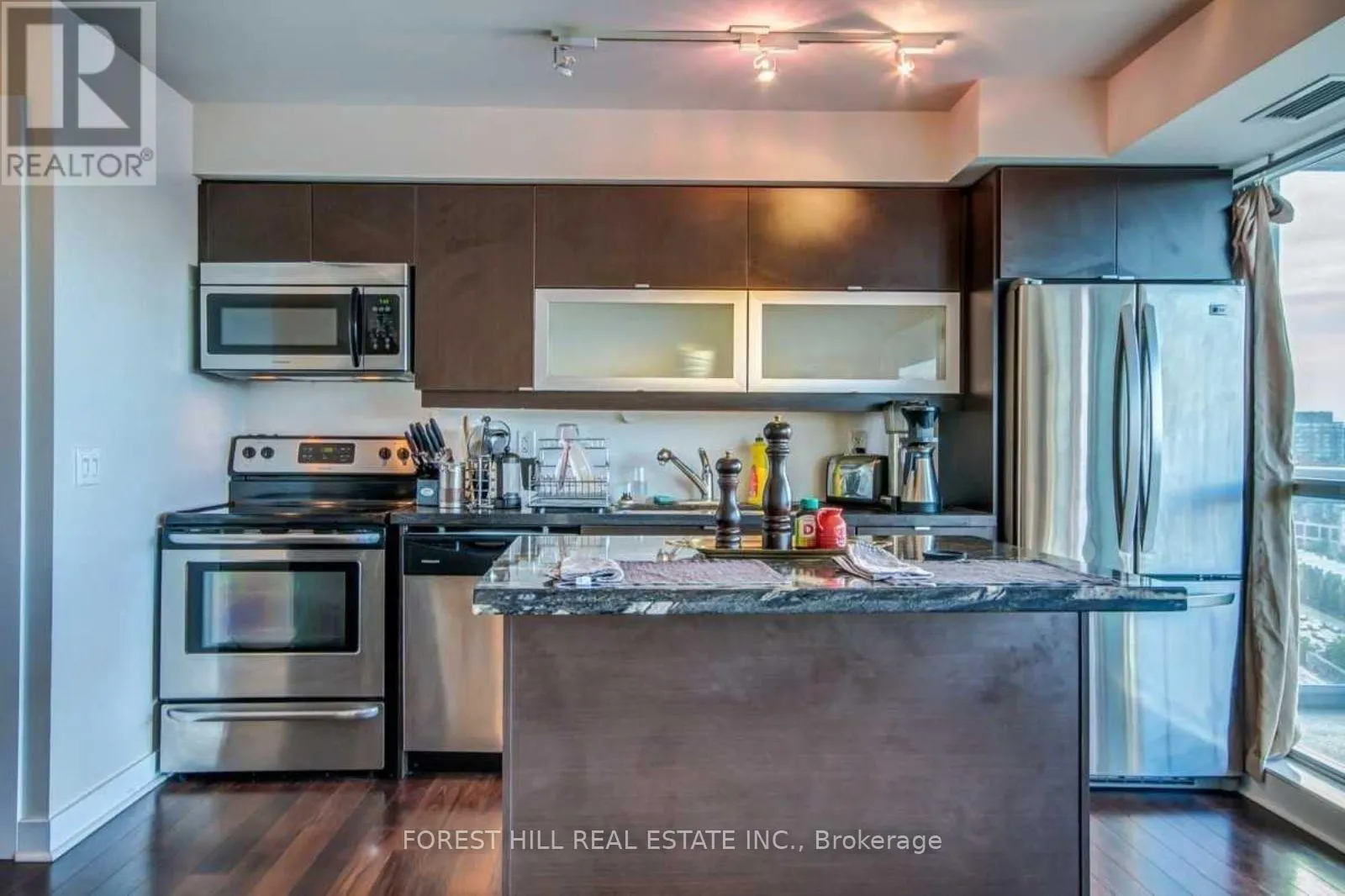 1808 - 100 WESTERN BATTERY ROAD