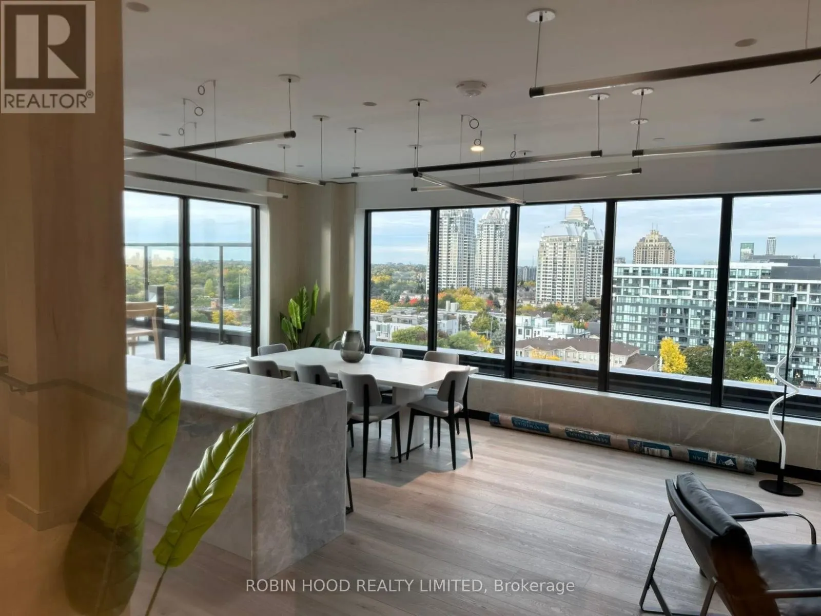 811 - 699 SHEPPARD AVENUE E