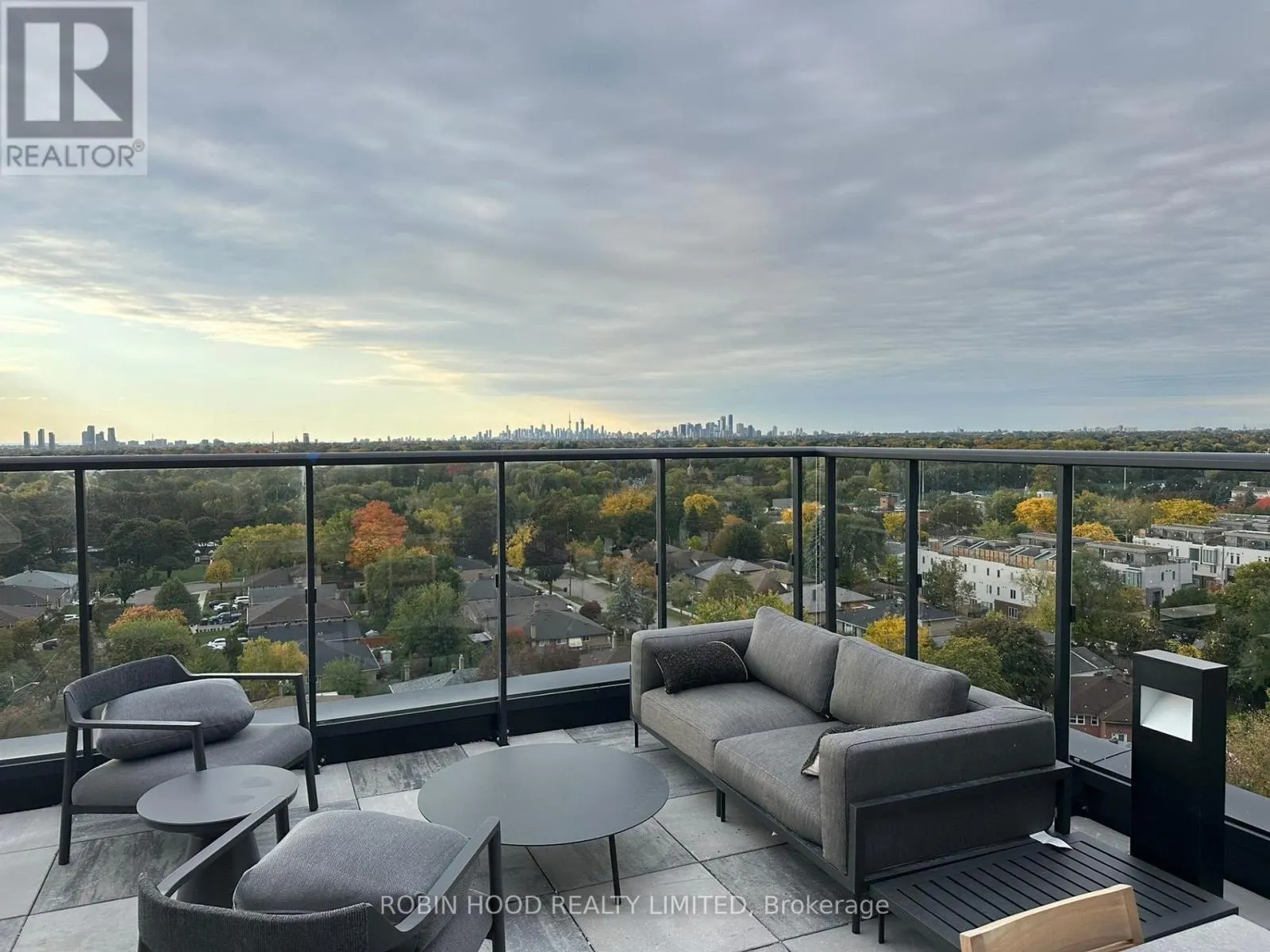 811 - 699 SHEPPARD AVENUE E