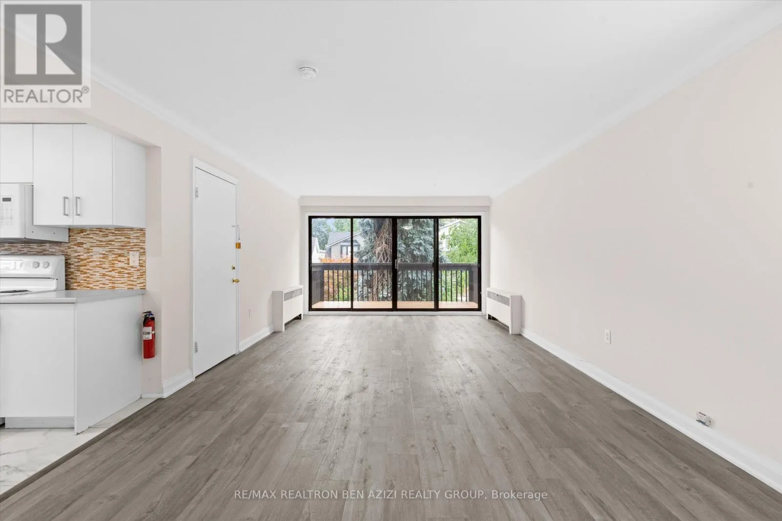 304 ROSELAWN AVENUE