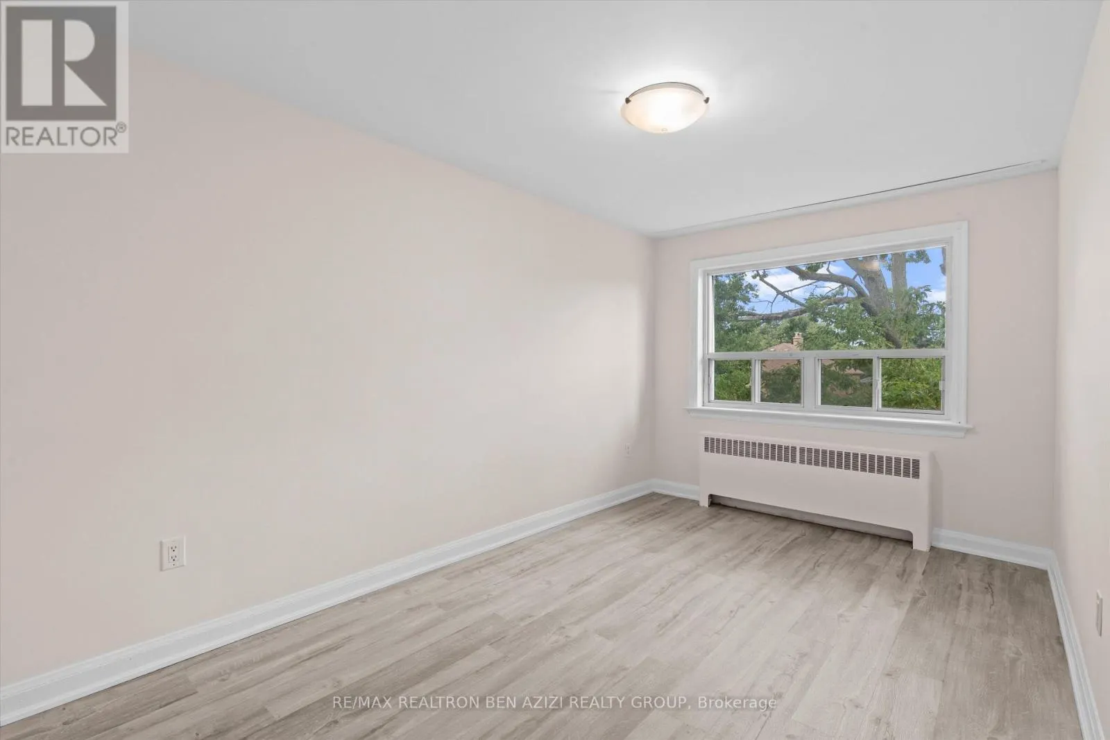 304 ROSELAWN AVENUE