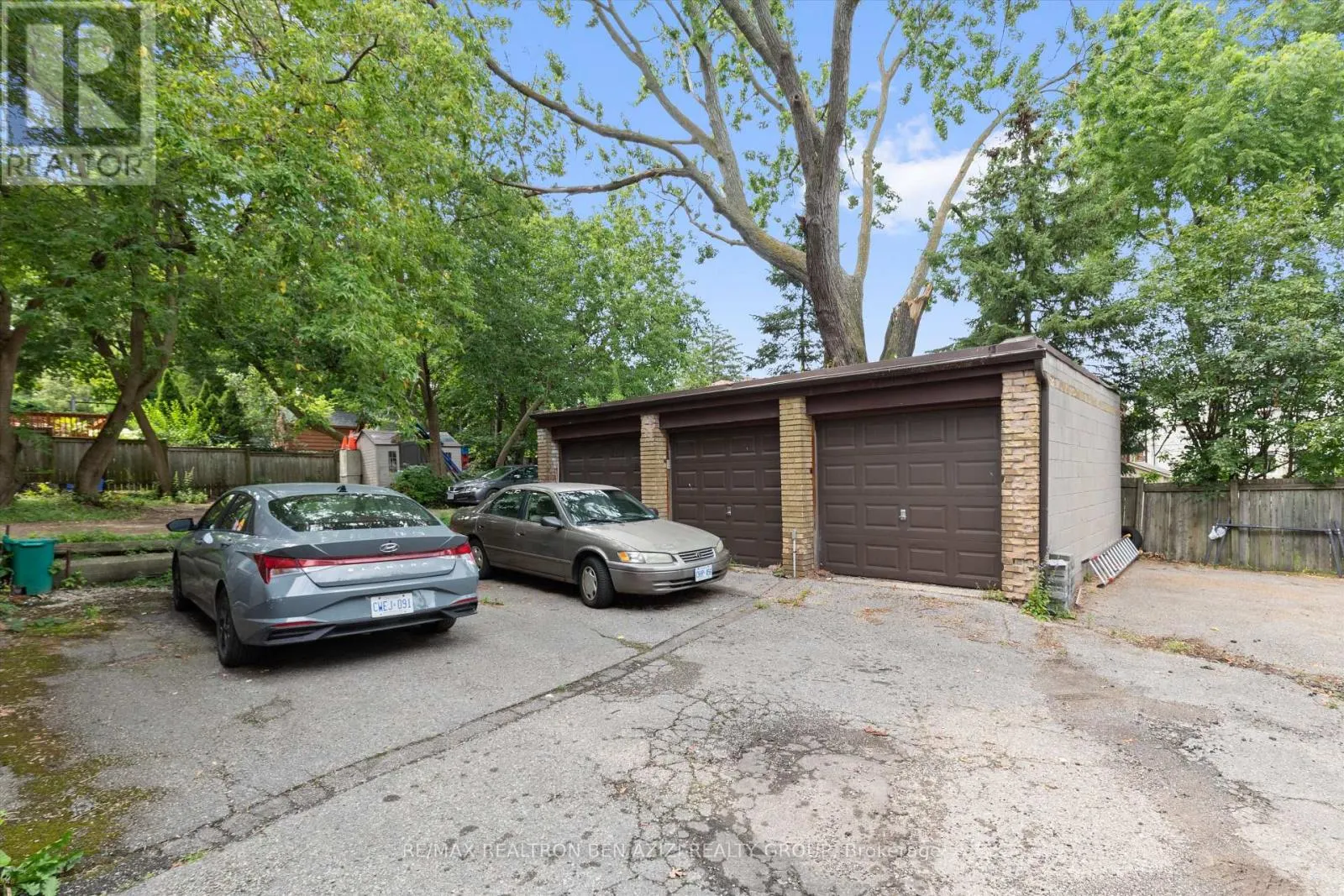 304 ROSELAWN AVENUE