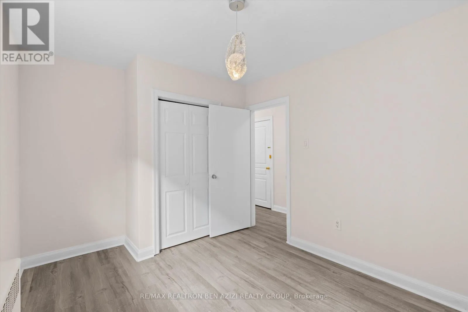 304 ROSELAWN AVENUE