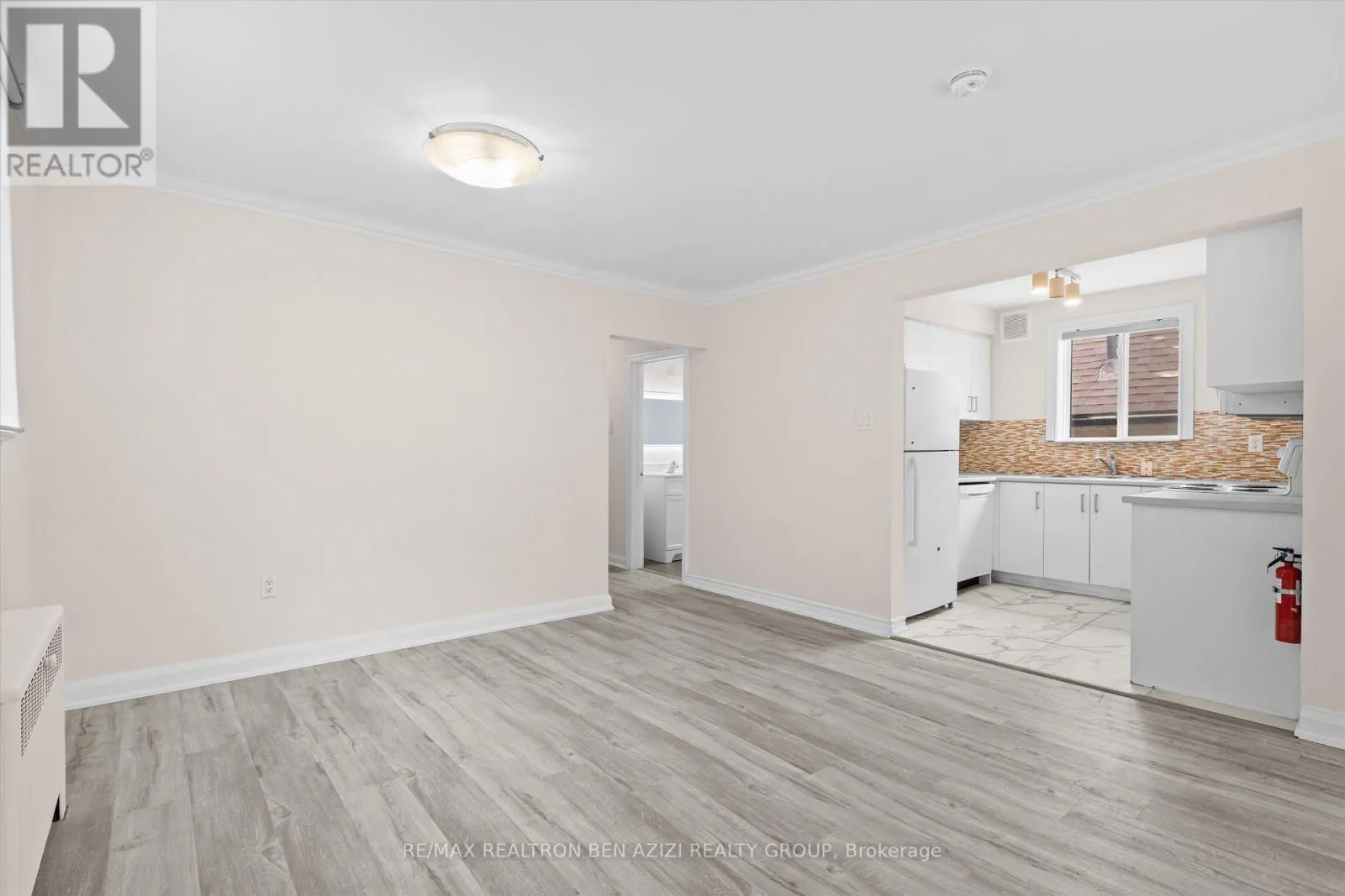 304 ROSELAWN AVENUE