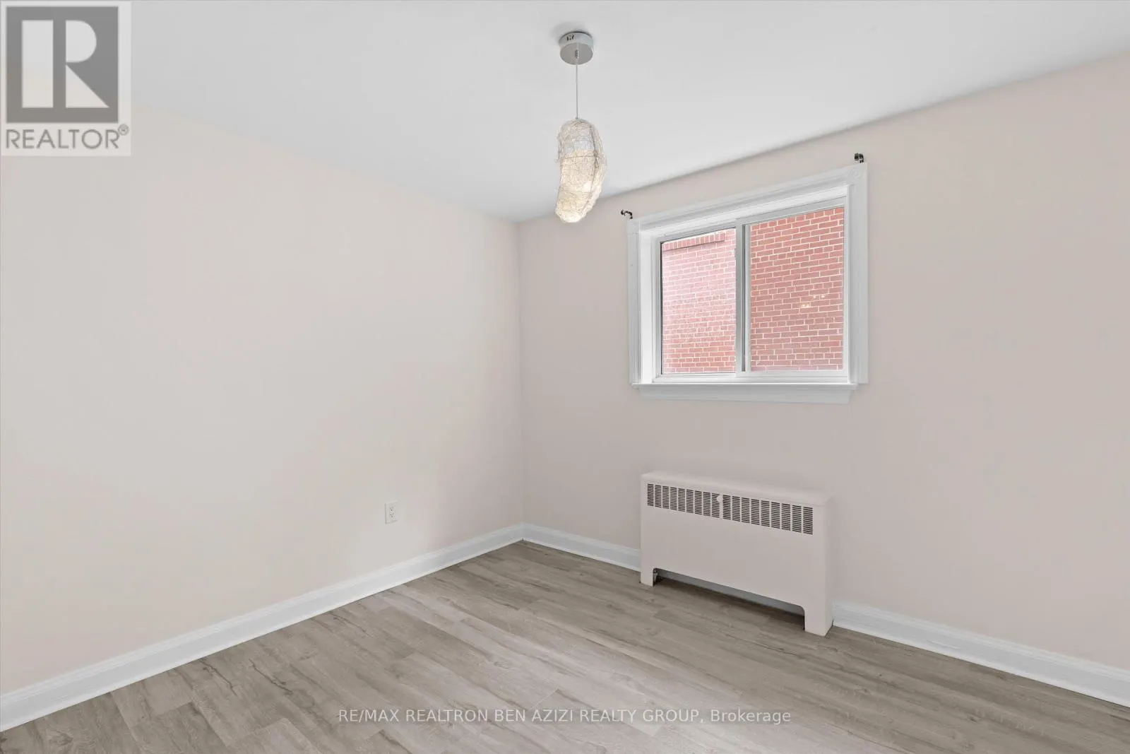 304 ROSELAWN AVENUE