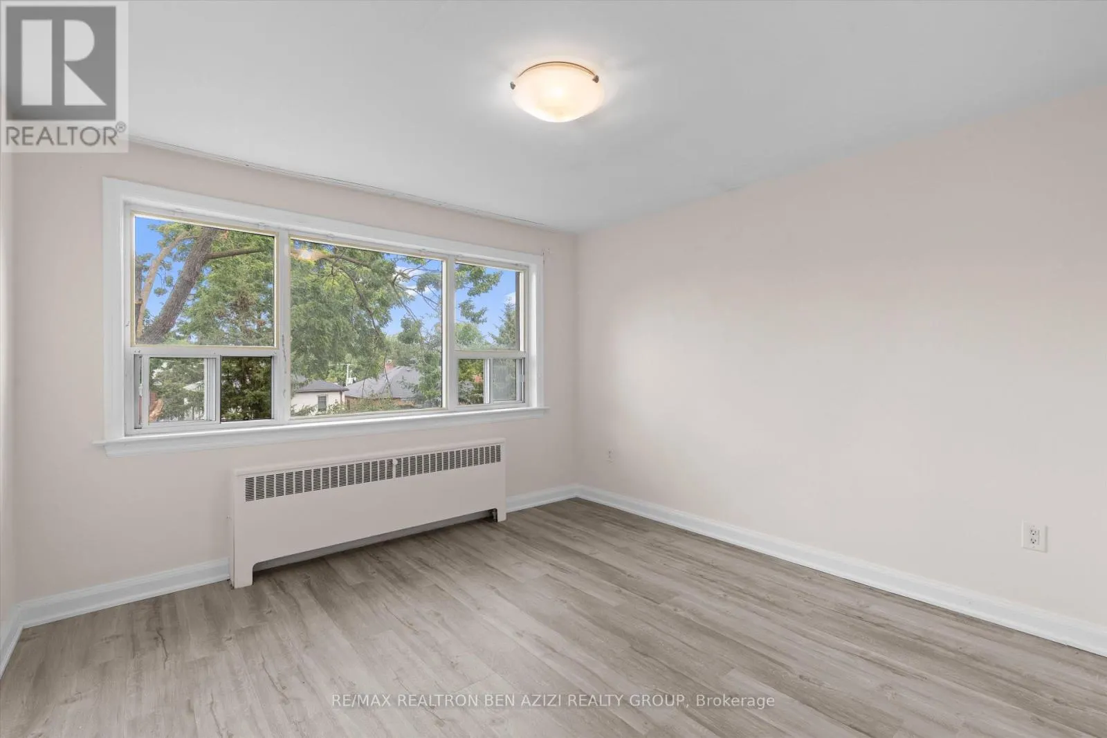 304 ROSELAWN AVENUE