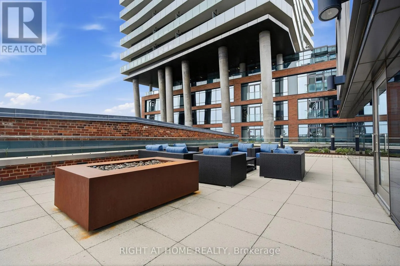 1708 - 390 CHERRY STREET