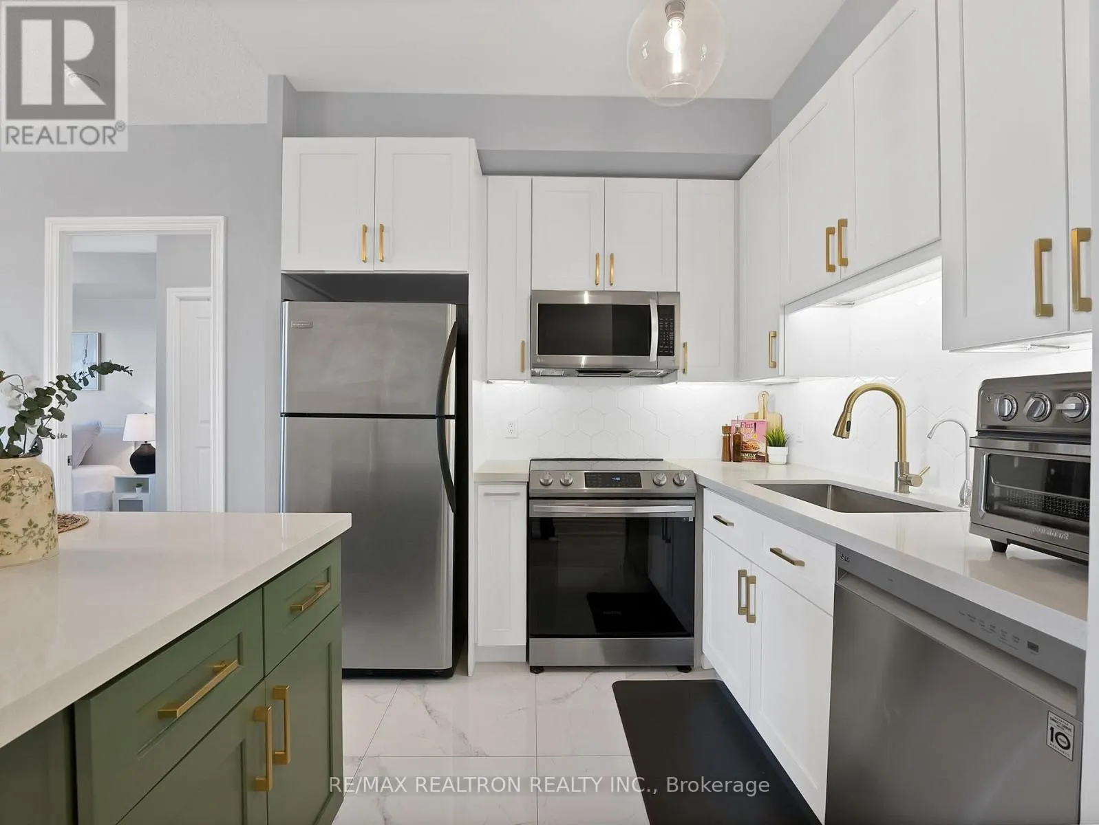 707 - 133 WYNFORD DRIVE