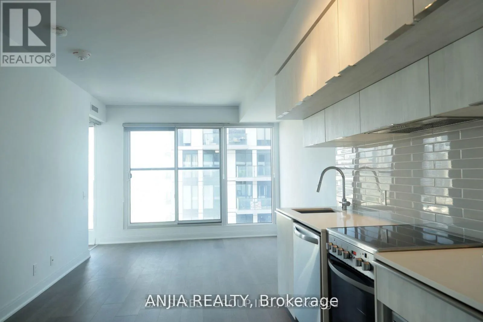 2711-1BR - 181 DUNDAS STREET E