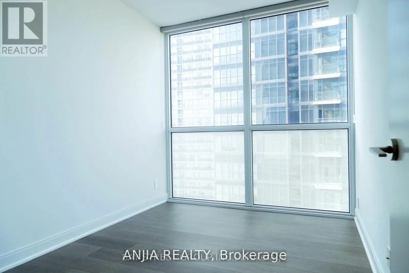 2711-1BR - 181 DUNDAS STREET E