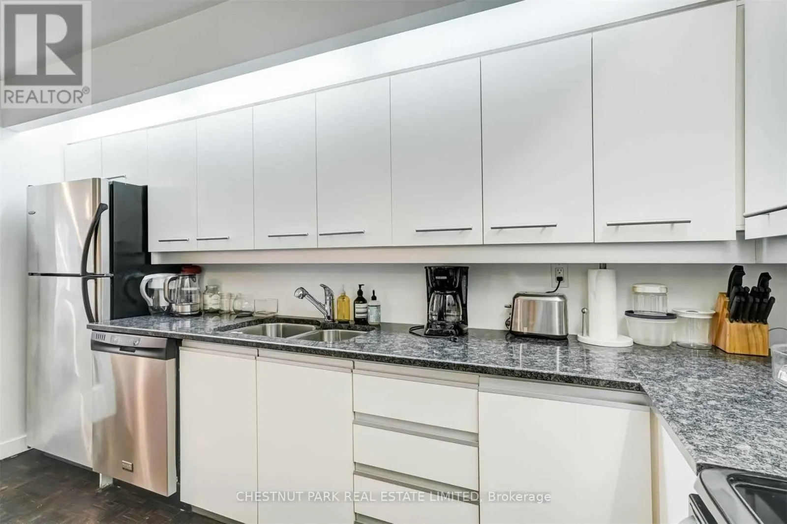 1206 - 110 BLOOR STREET W