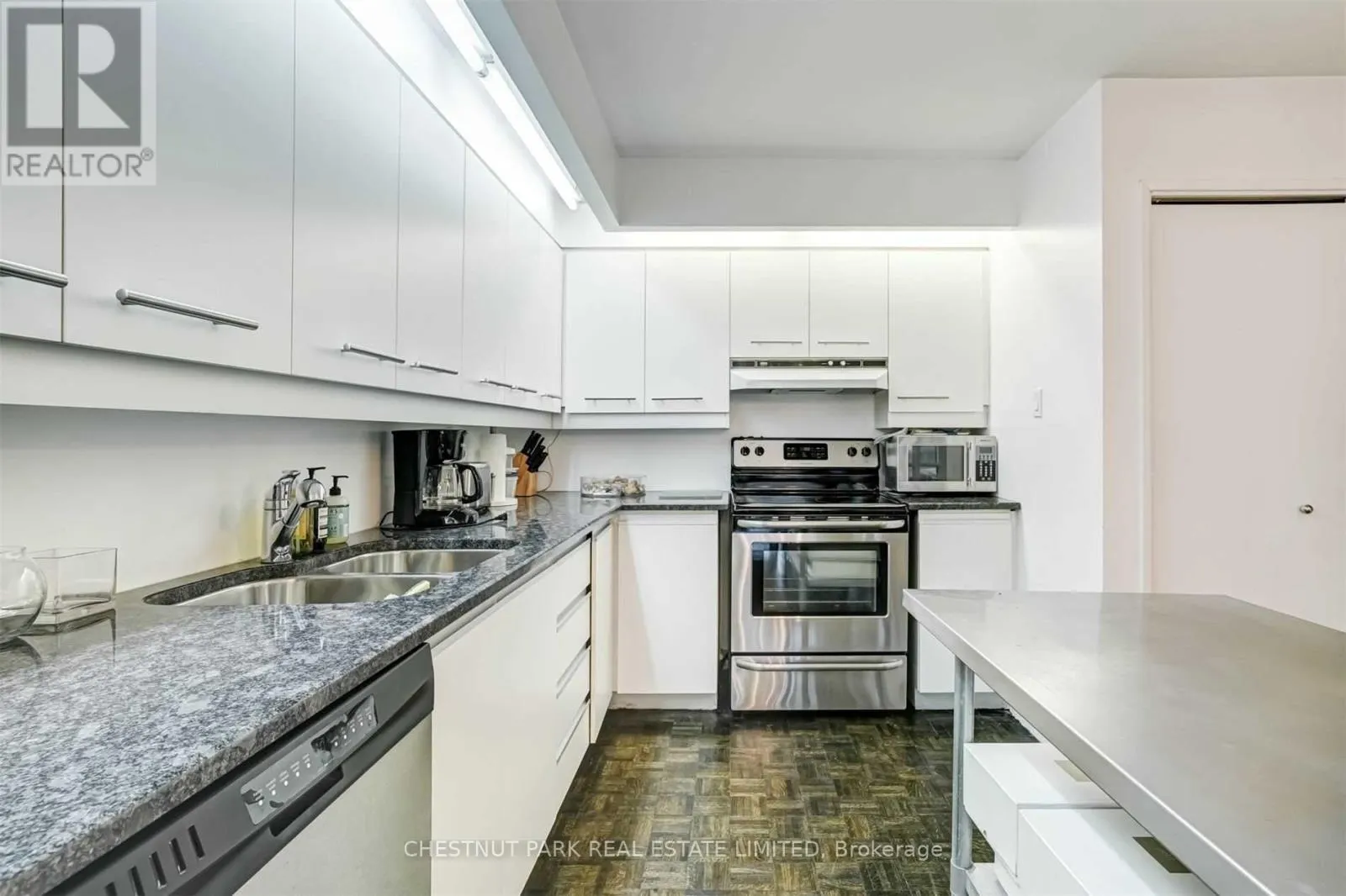 1206 - 110 BLOOR STREET W
