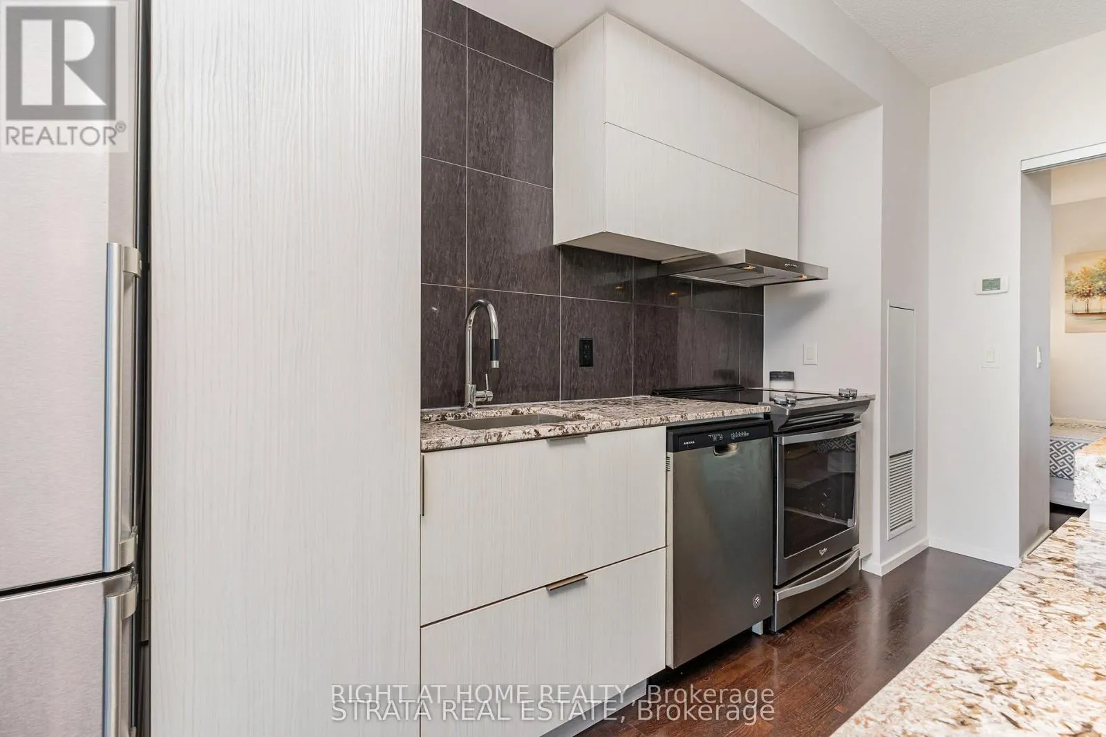 4608 - 101 CHARLES STREET E