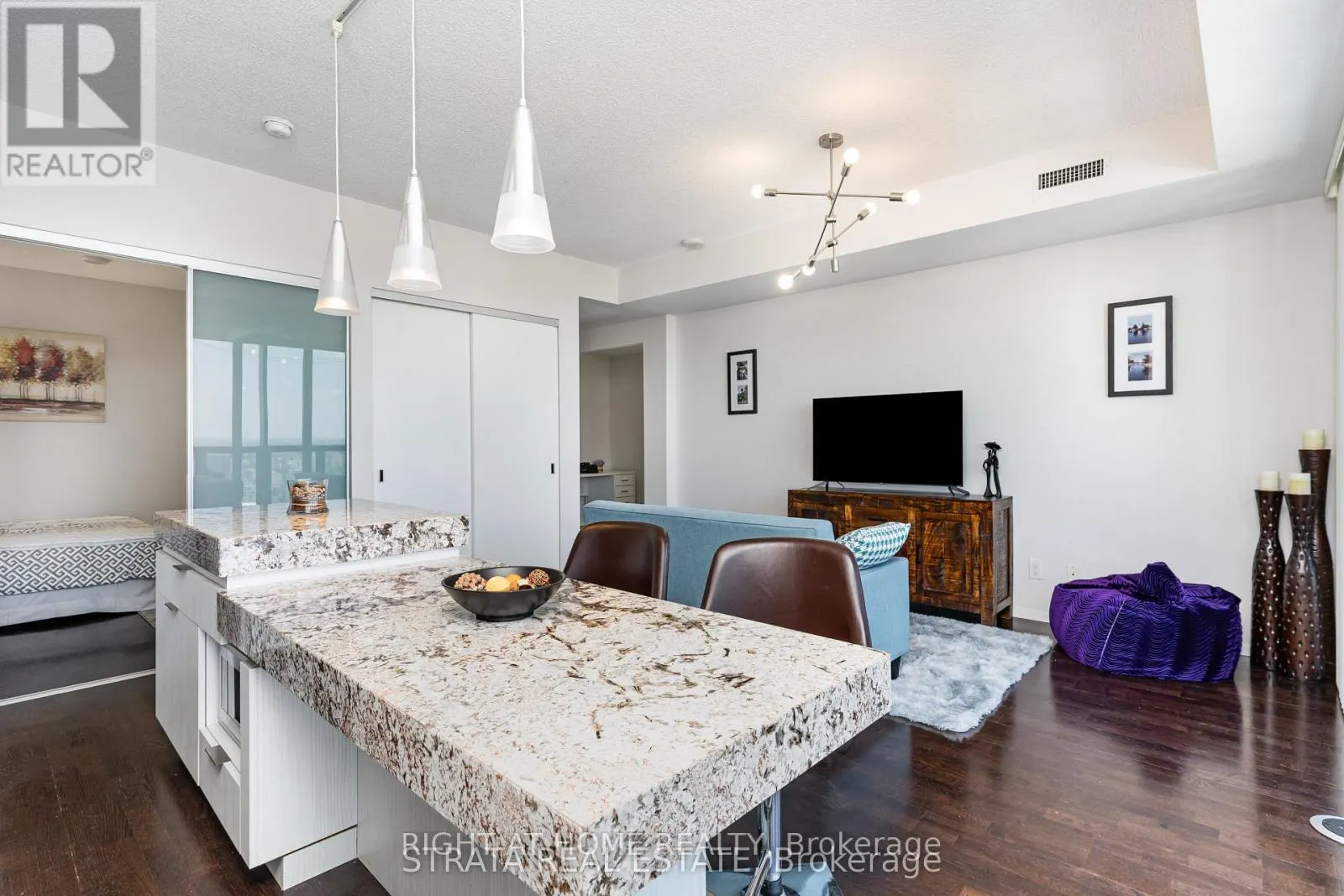 4608 - 101 CHARLES STREET E