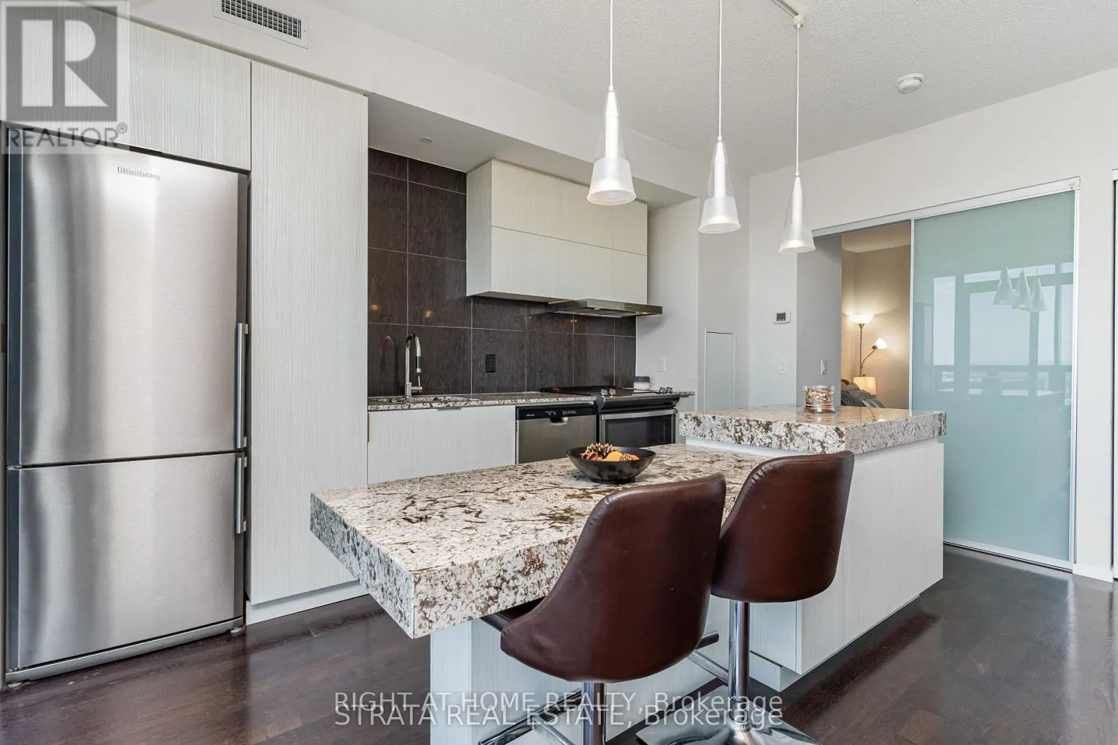 4608 - 101 CHARLES STREET E