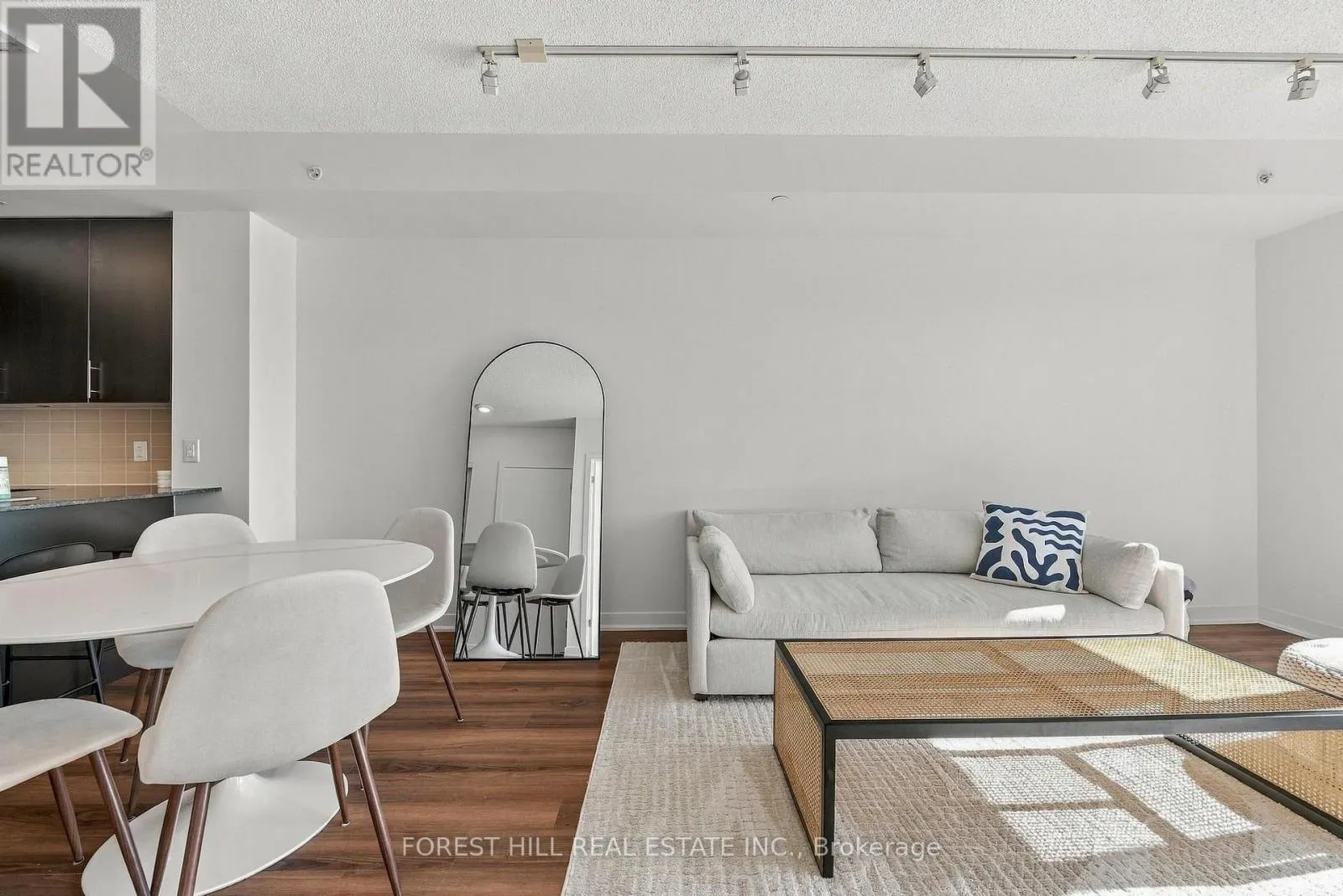 505 - 60 BERWICK AVENUE