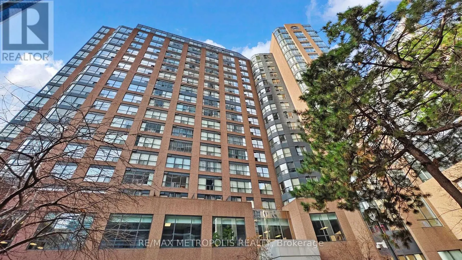 1702 - 7 CARLTON STREET