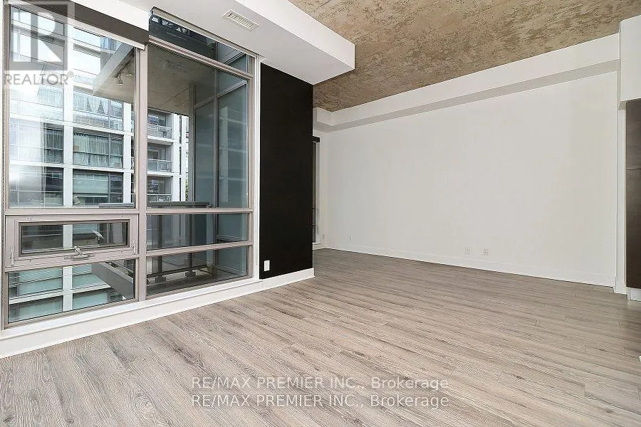 501 - 399 ADELAIDE STREET W
