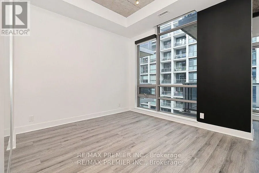 501 - 399 ADELAIDE STREET W