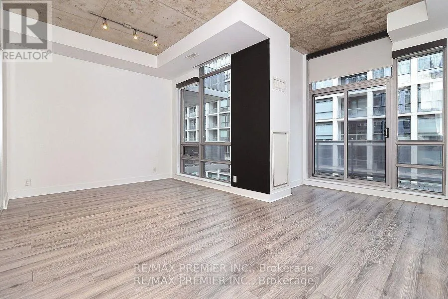 501 - 399 ADELAIDE STREET W