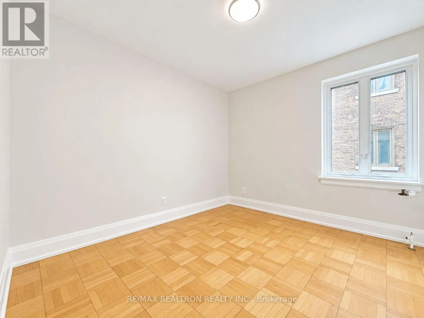 322 - 398 AVENUE ROAD