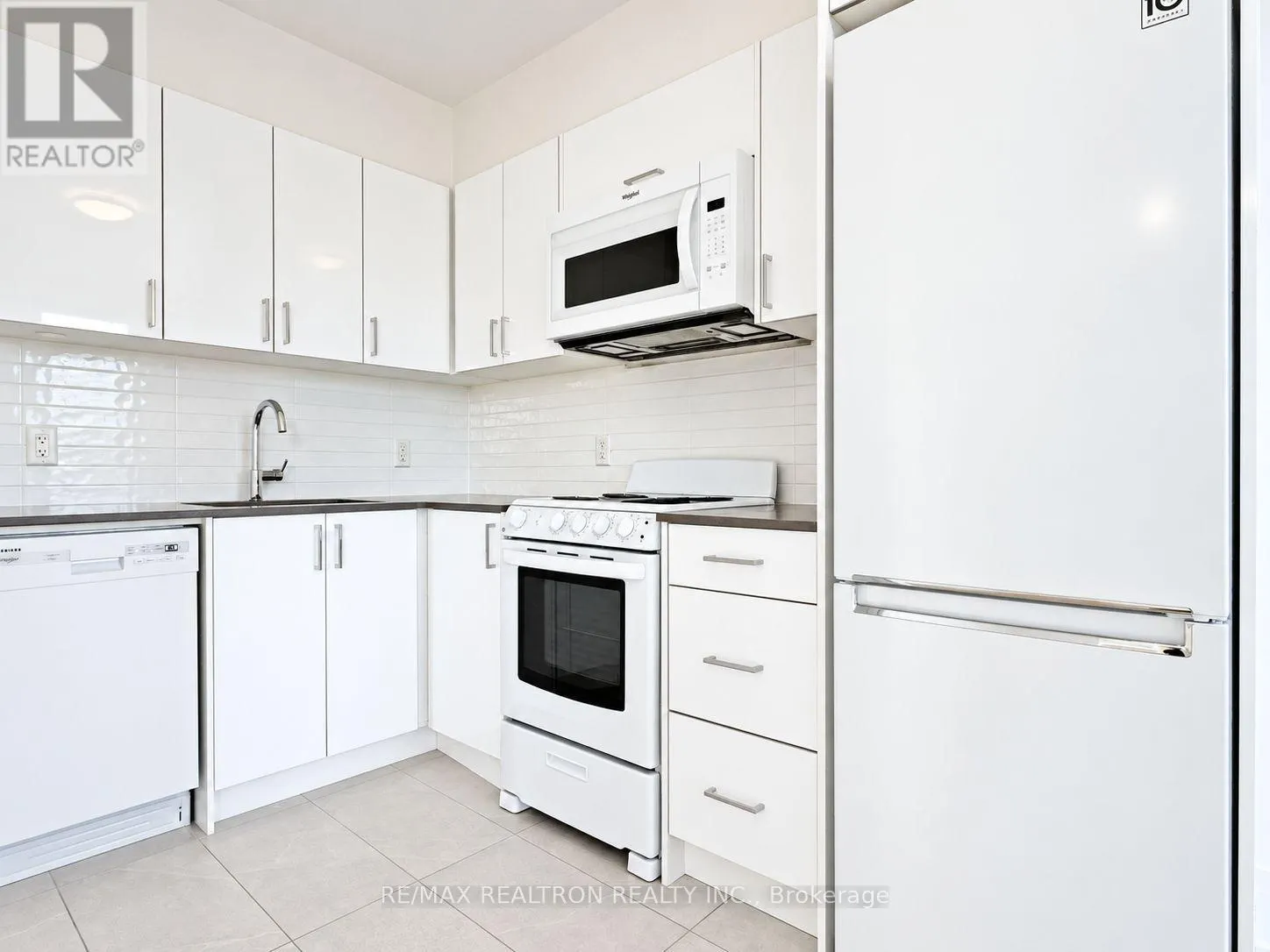 322 - 398 AVENUE ROAD