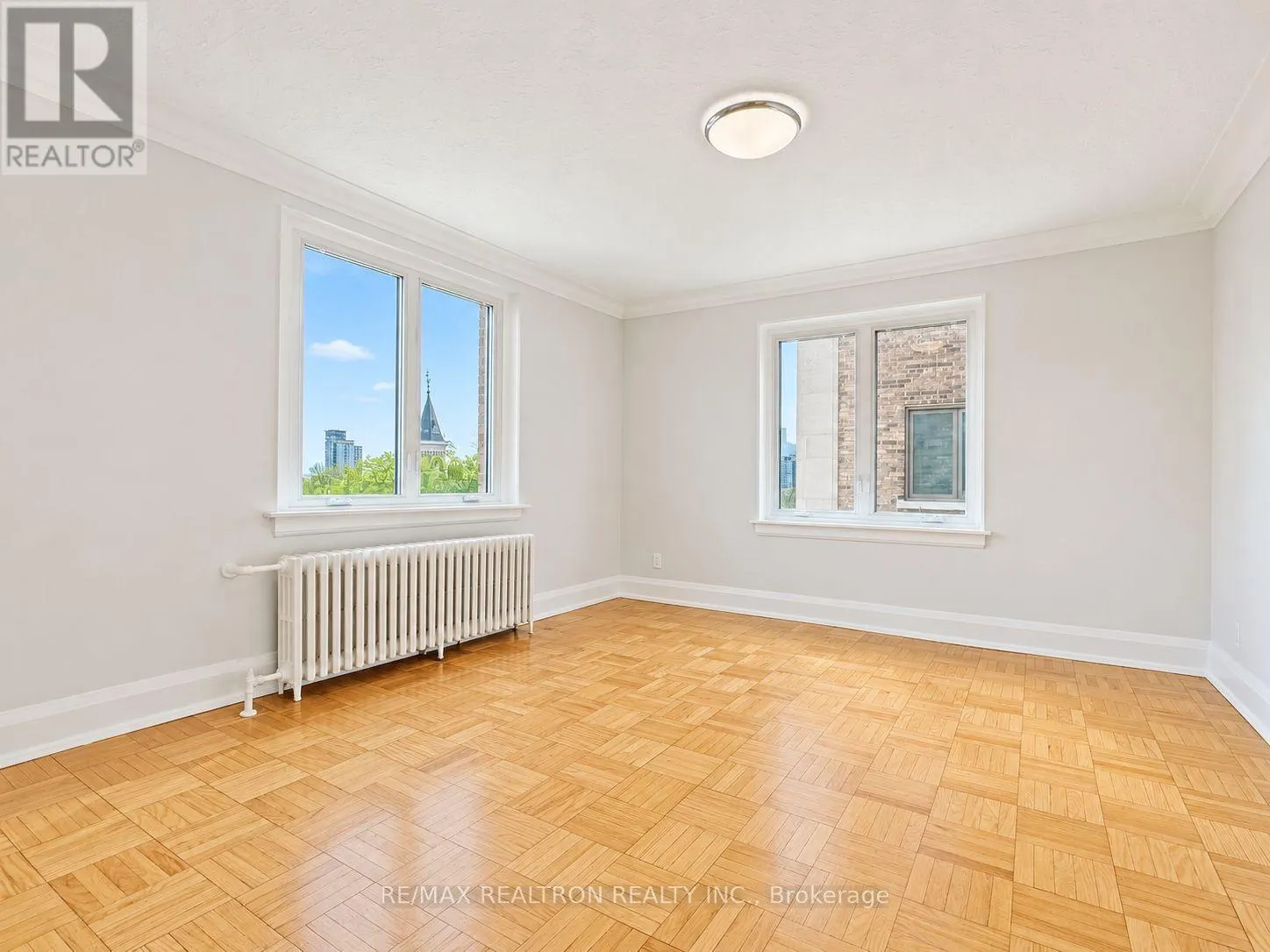 322 - 398 AVENUE ROAD