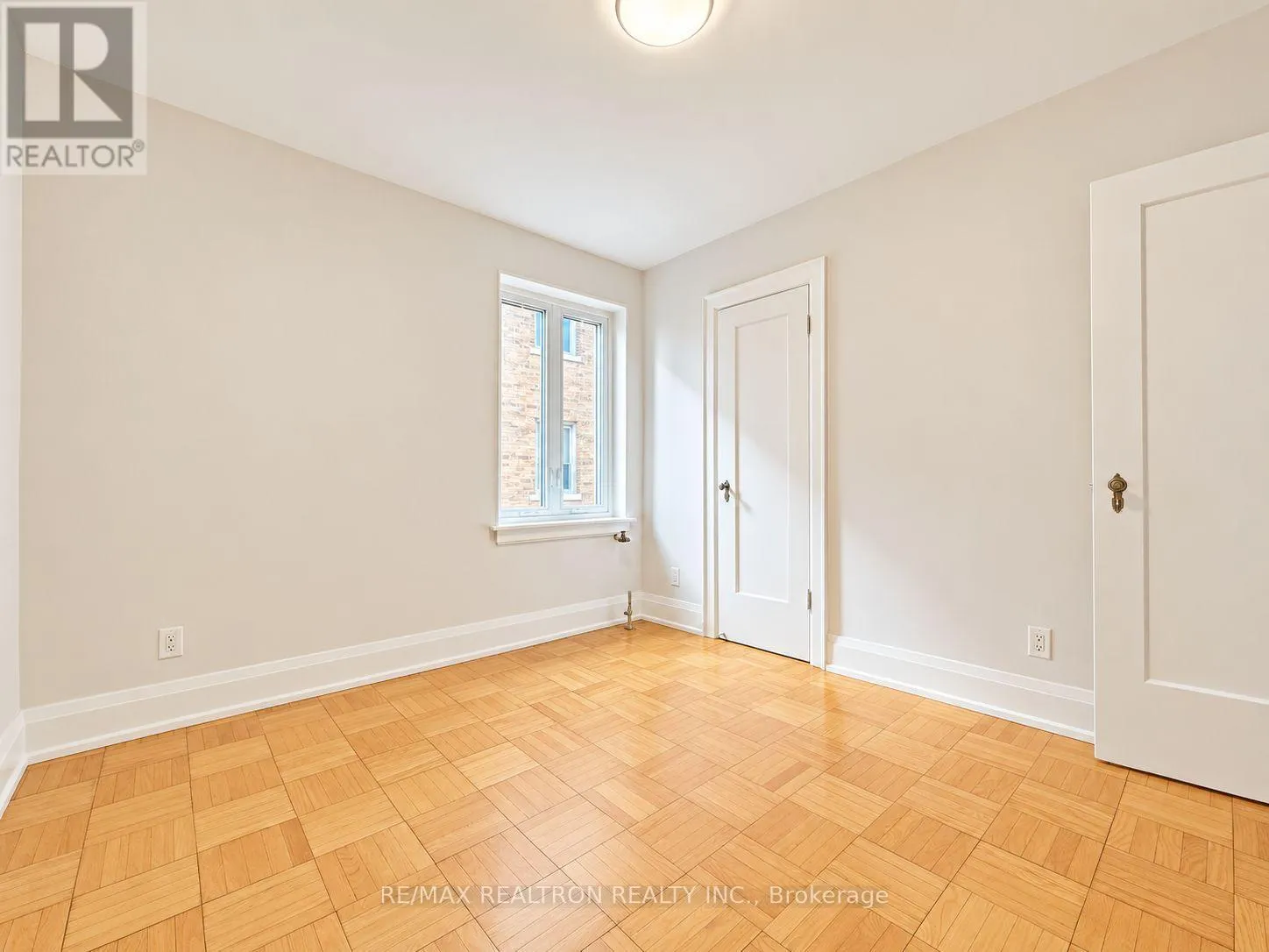 322 - 398 AVENUE ROAD