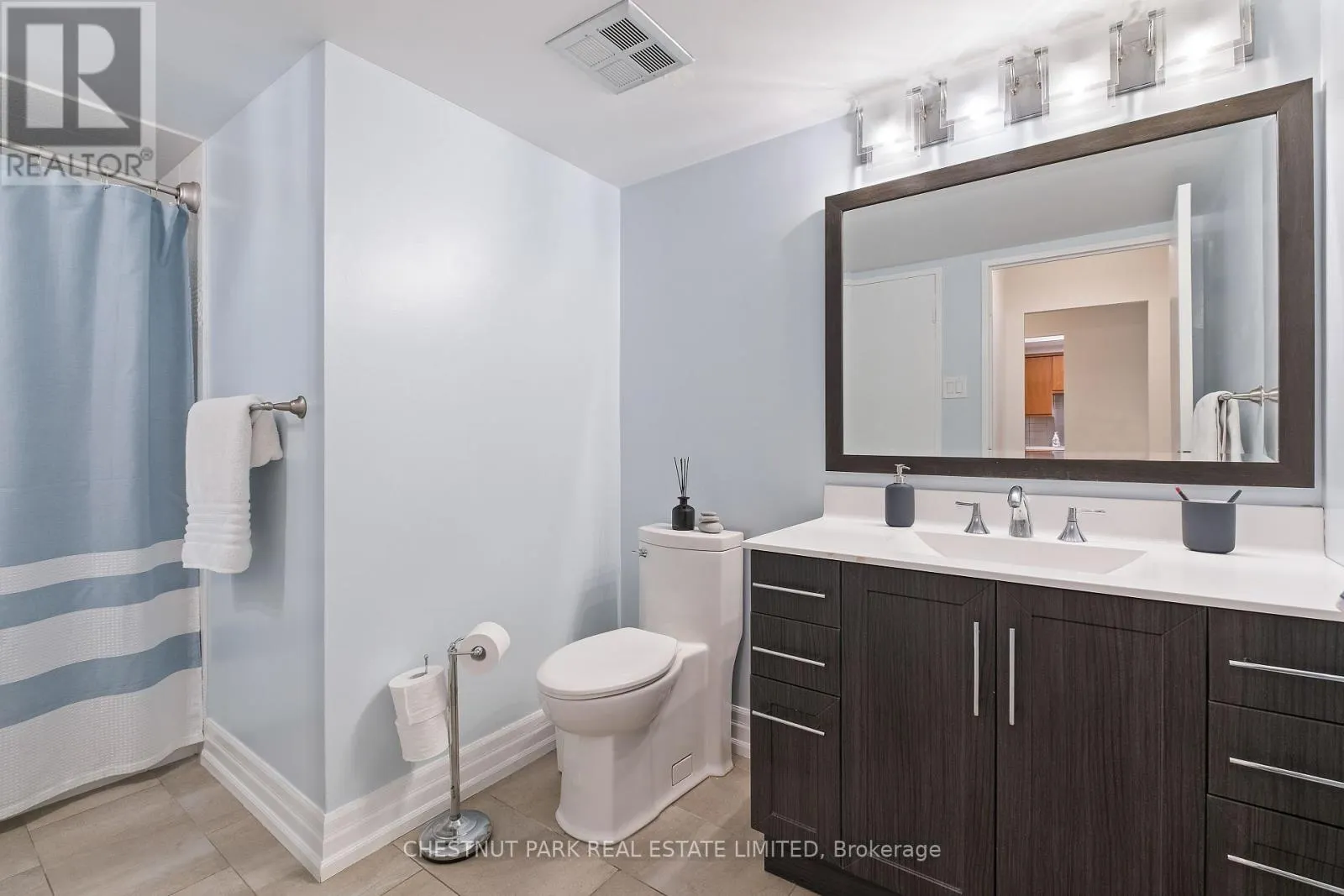 304 - 62 WELLESLEY STREET W