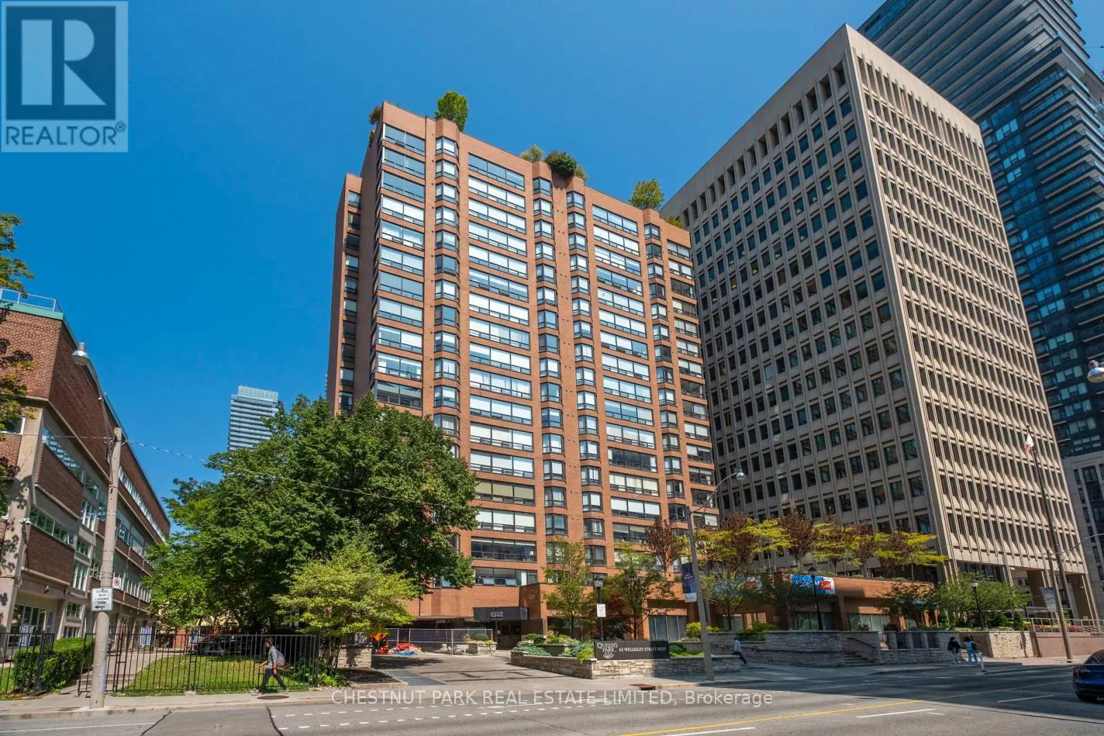 304 - 62 WELLESLEY STREET W