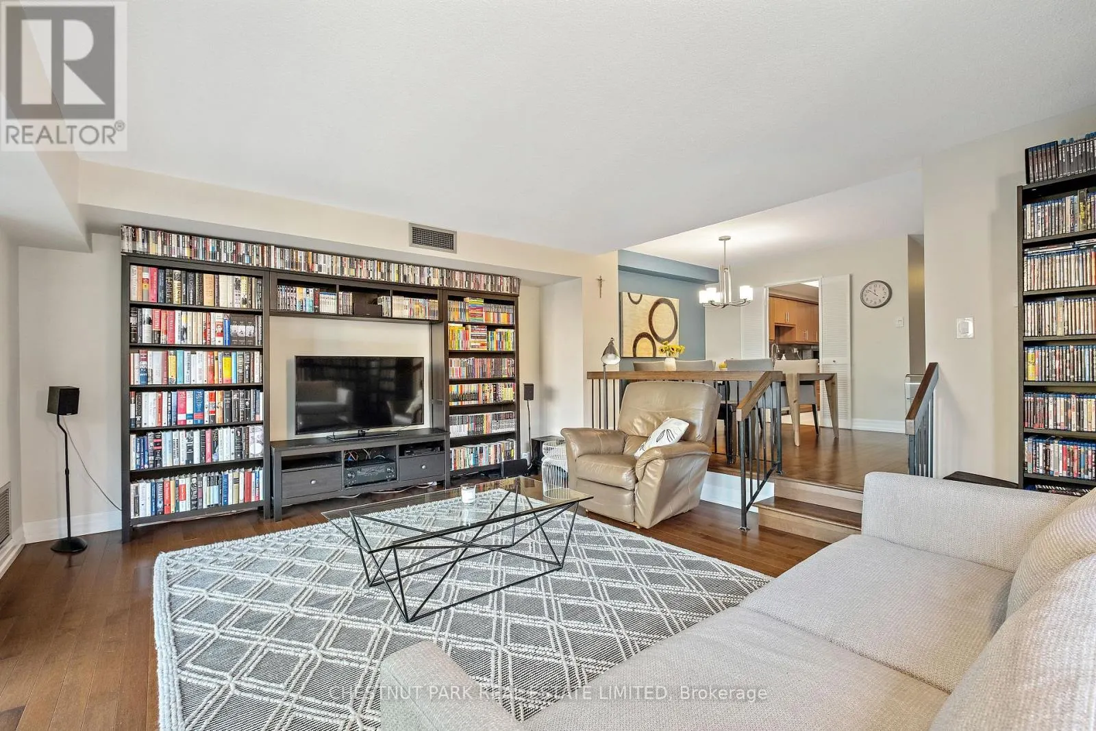 304 - 62 WELLESLEY STREET W
