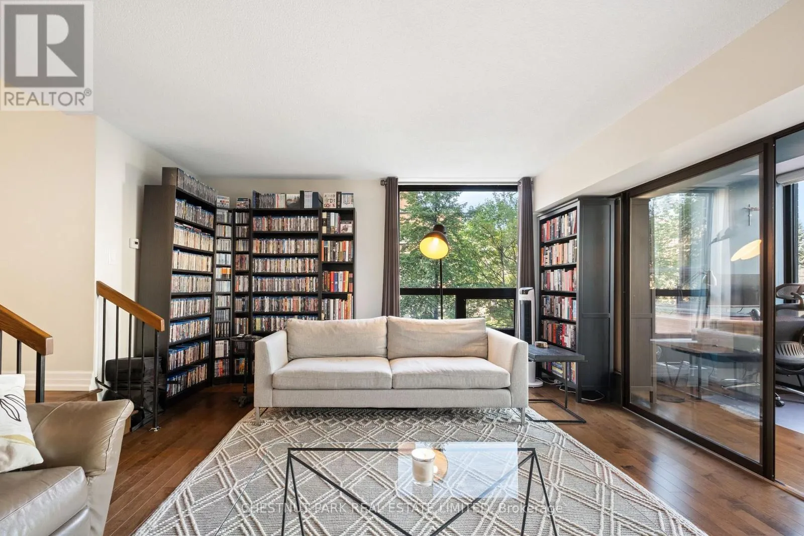 304 - 62 WELLESLEY STREET W