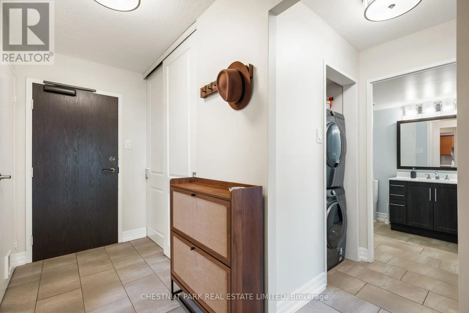 304 - 62 WELLESLEY STREET W