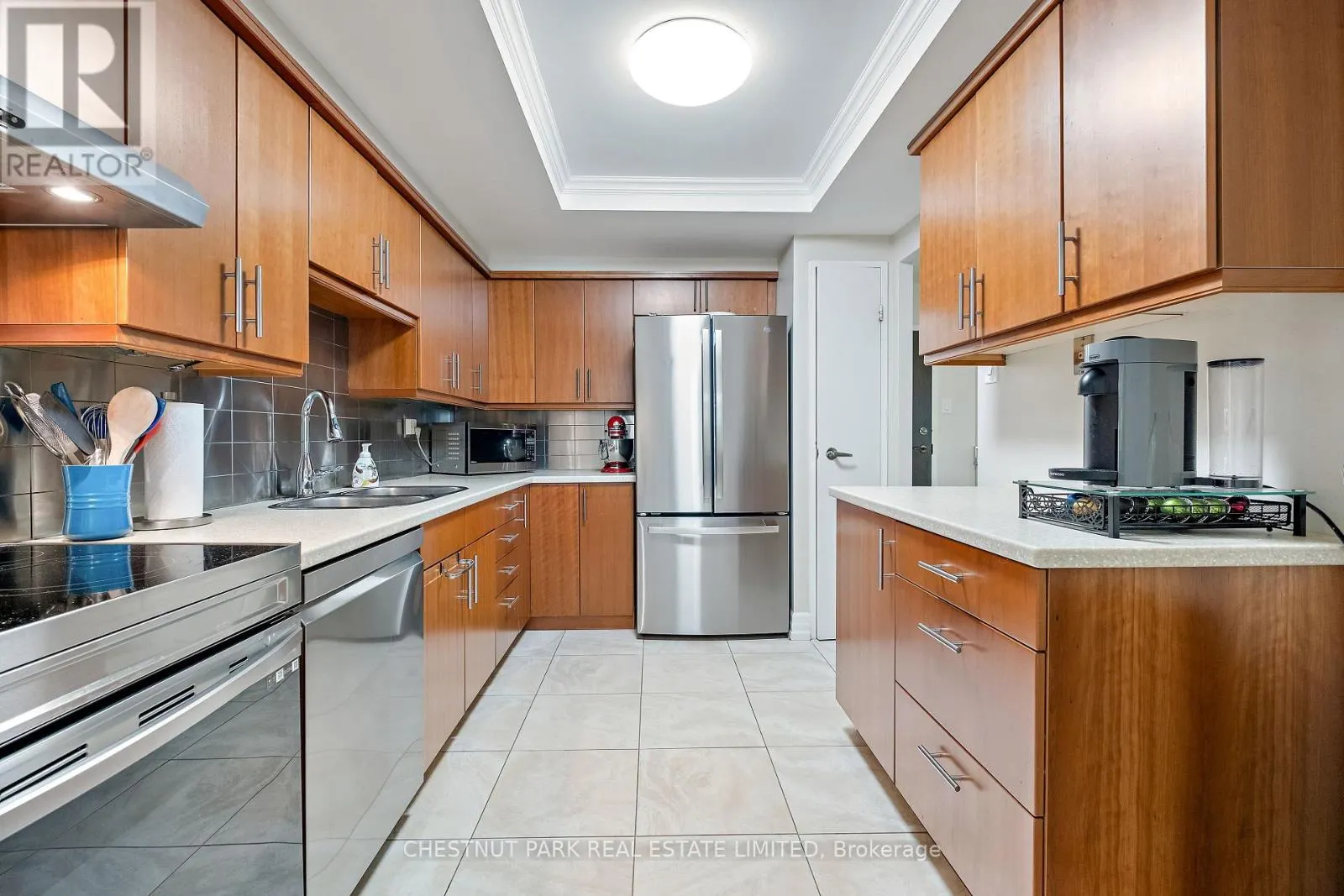 304 - 62 WELLESLEY STREET W