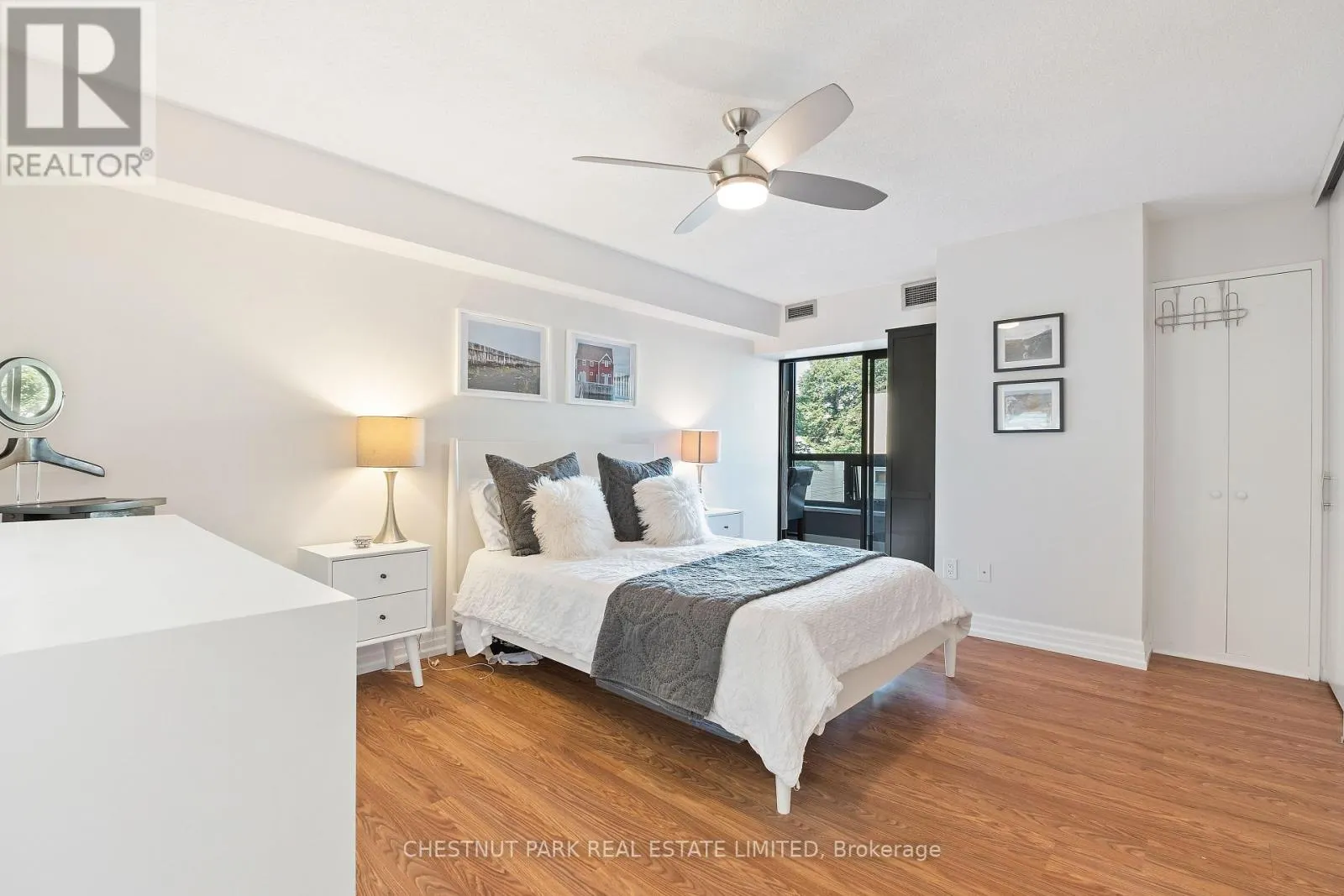 304 - 62 WELLESLEY STREET W
