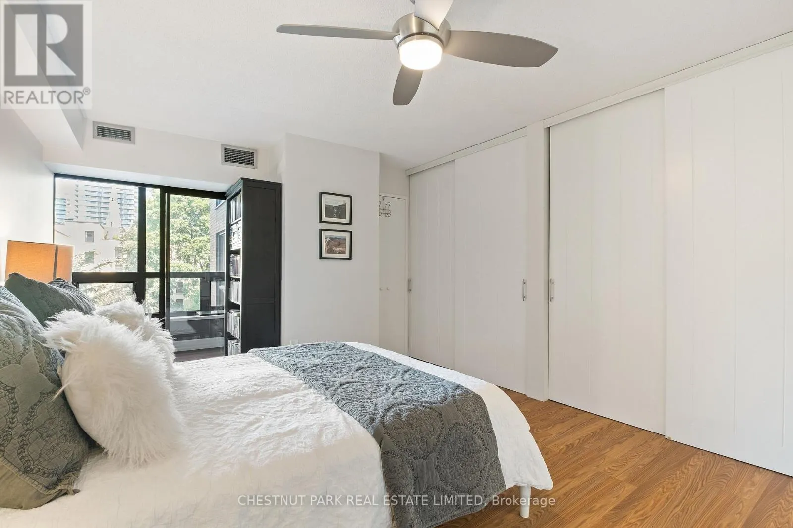 304 - 62 WELLESLEY STREET W