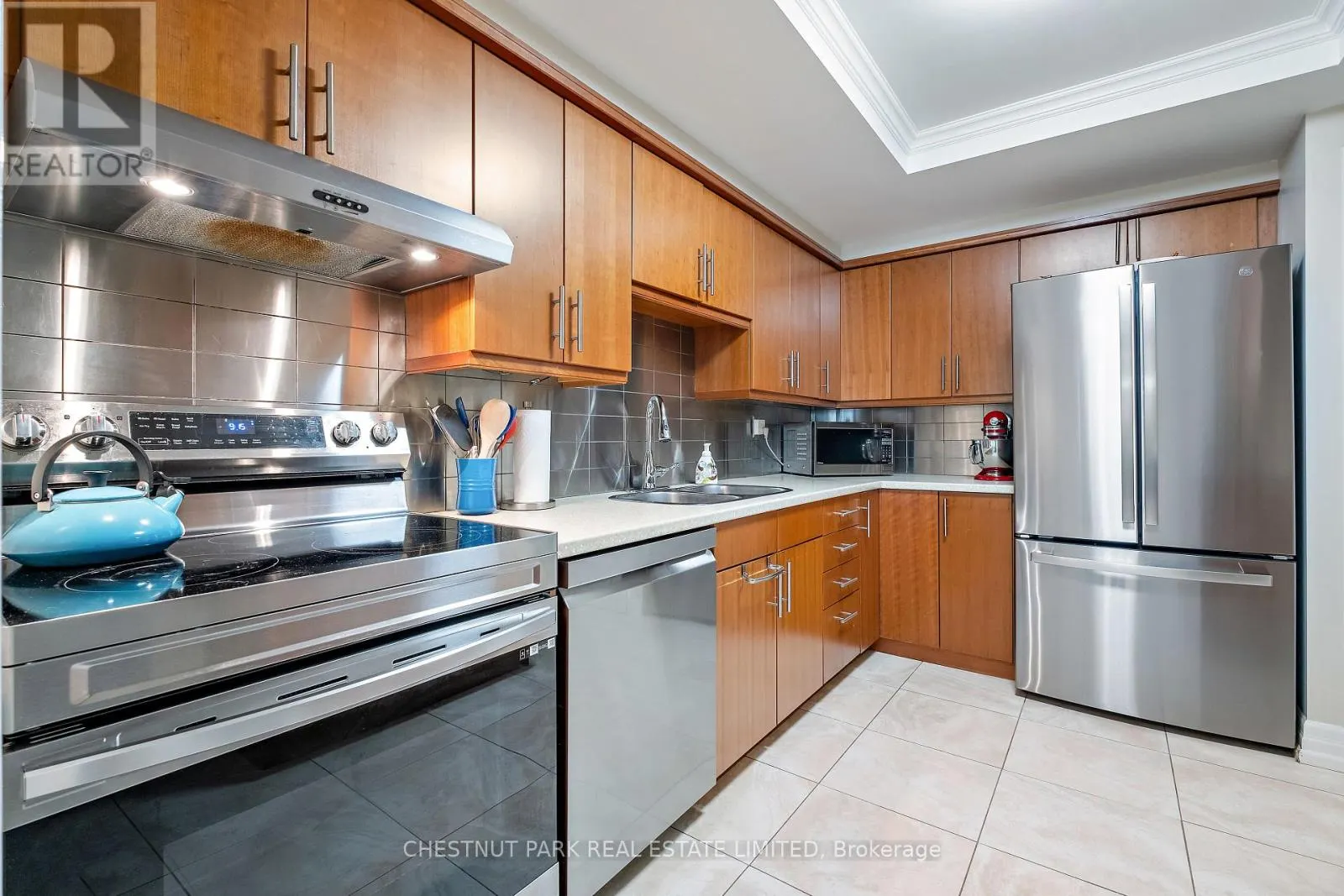 304 - 62 WELLESLEY STREET W