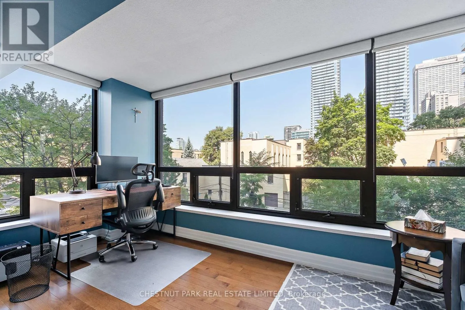 304 - 62 WELLESLEY STREET W