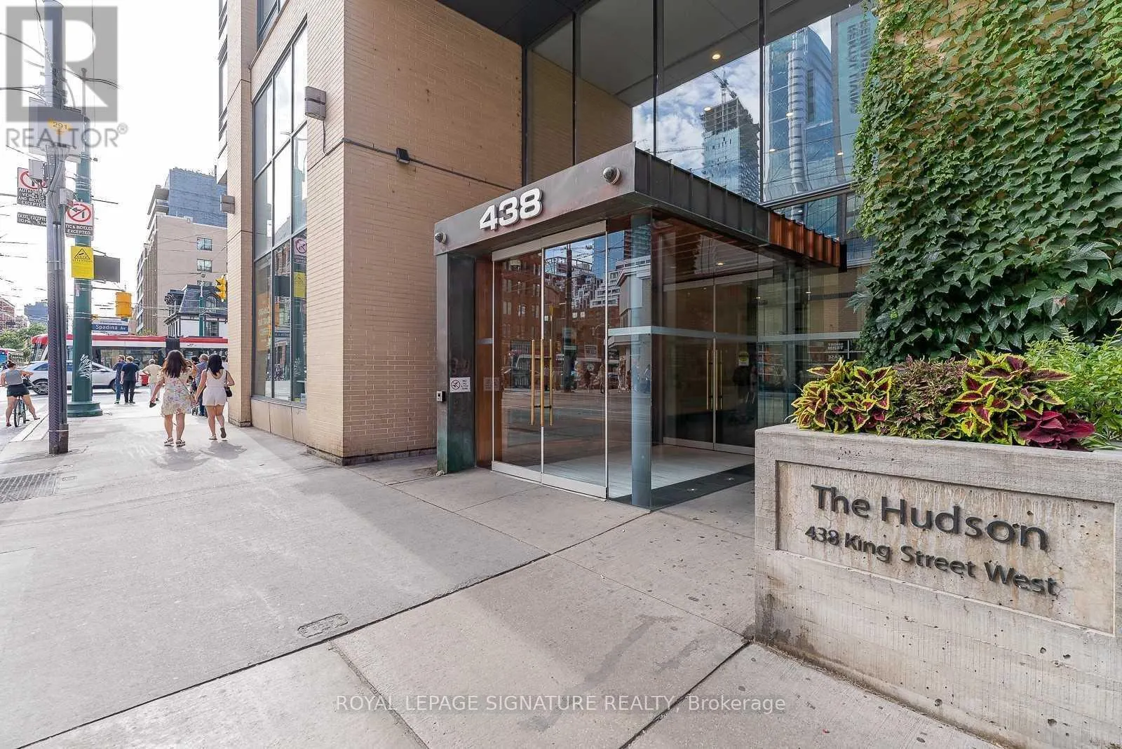 1315 - 438 KING STREET W