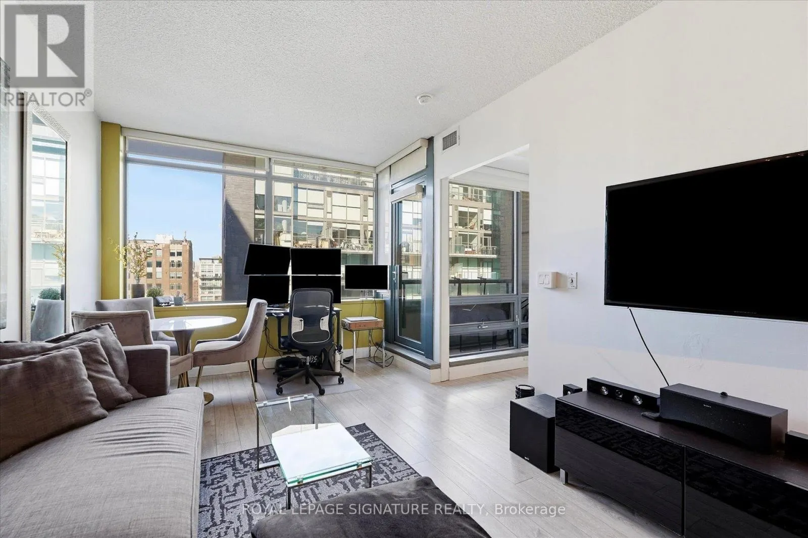1315 - 438 KING STREET W
